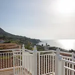 Seafront With Panoramic Rooftop Terrace