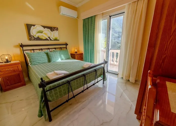 Seafront With Panoramic Rooftop Terrace *