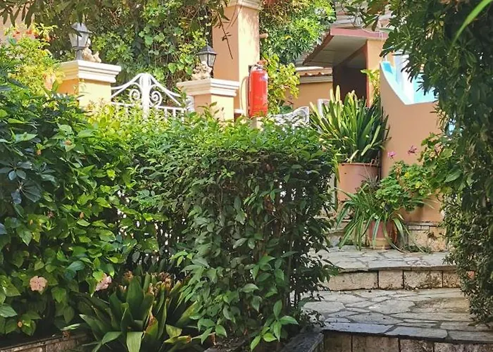 Seafront With Panoramic Rooftop Terrace Apartment