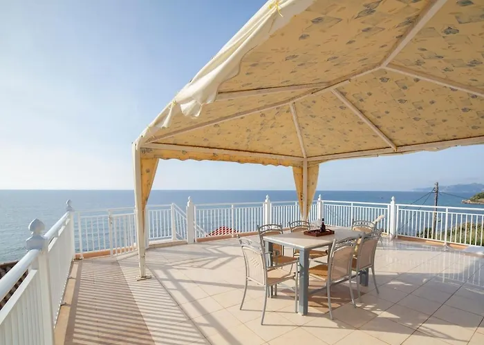 Seafront With Panoramic Rooftop Terrace