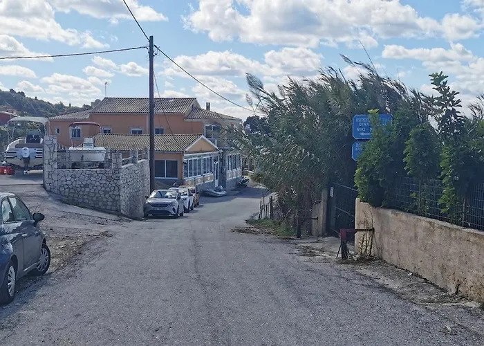 Seafront With Panoramic Rooftop Terrace *